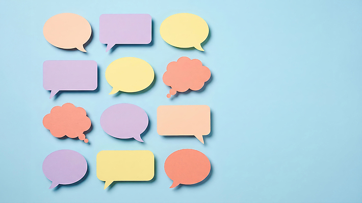 JPG 편집이미지 말풍선 생각 아이디어 대화 표현 메모지 포스트잇 소통 창의력 편집실사 AI포토 AI콘텐츠 컨셉 말하기 사무용품 CG 파일형식