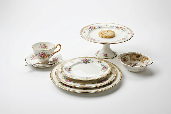 JPG 편집이미지 그릇 접시 장식 컵 과자 앤티크 도자기 커피잔 찻잔 다과 편집실사 AI포토 AI콘텐츠 식기 커피 디저트 잔 CG 파일형식