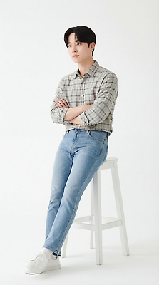 컬러 가구 상의 무늬 바지 모션 사람 성인 CG 파일형식 AI포토 모델 스튜디오 의자 서기 체크무늬 셔츠 청바지 흰색 포즈 남자 표정 편집실사 JPG 편집이미지 청년 AI인물포토 AI콘텐츠 의료성형뷰티