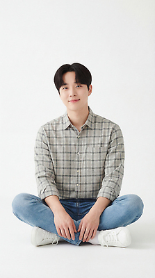 JPG 편집이미지 패션 남자 포즈 신발 셔츠 바닥 웃음 사람 앉기 청년 청바지 체크셔츠 스타일 편집실사 AI인물포토 AI콘텐츠 상의 바지 모션 표정 성인 CG 파일형식 AI포토