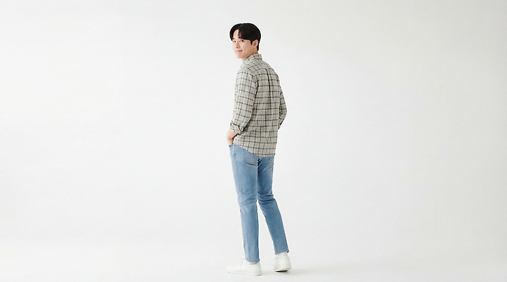 신발 상의 무늬 모션 사람 성인 CG 파일형식 AI포토 남자 체크무늬 셔츠 거울 주머니 서기 패션 스타일 운동화 편집실사 JPG 편집이미지 청년 AI인물포토 AI콘텐츠 의료성형뷰티