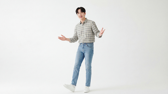 감정 상의 무늬 바지 표정 사람 성인 CG 파일형식 AI포토 남자 체크무늬 셔츠 청바지 포즈 웃음 스튜디오 패션 모델 행복 스타일 모션 편집실사 JPG 편집이미지 청년 AI인물포토 AI콘텐츠 의료성형뷰티