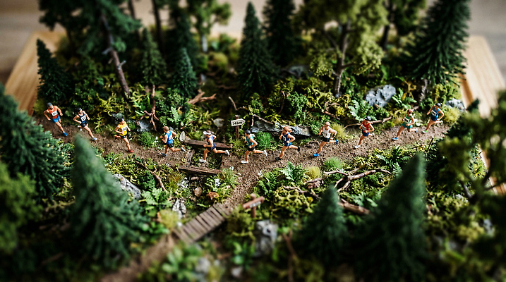 JPG 나무 편집이미지 포즈 사람 달리기 미니어처 숲속 숲 조경 러닝 편집실사 AI컴퓨터그래픽 AI콘텐츠 식물 모션 모형 CG 파일형식