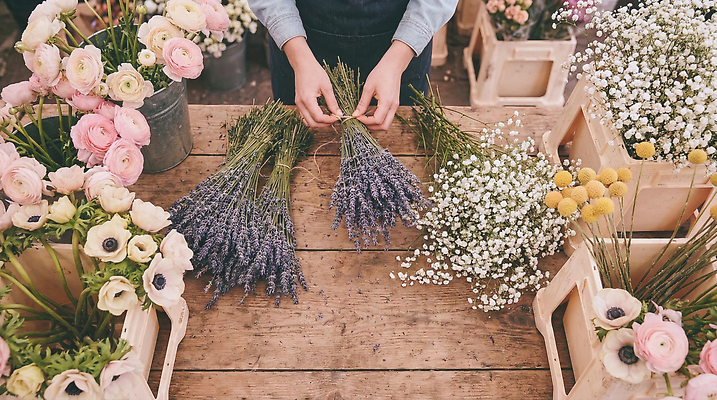 JPG 편집이미지 손 꽃 줄기 꽃다발 작업 꽃집 라벤더 다듬기 아네모네 편집실사 AI인물포토 AI콘텐츠 식물 모션 신체부위 상점 허브 CG 파일형식 AI포토
