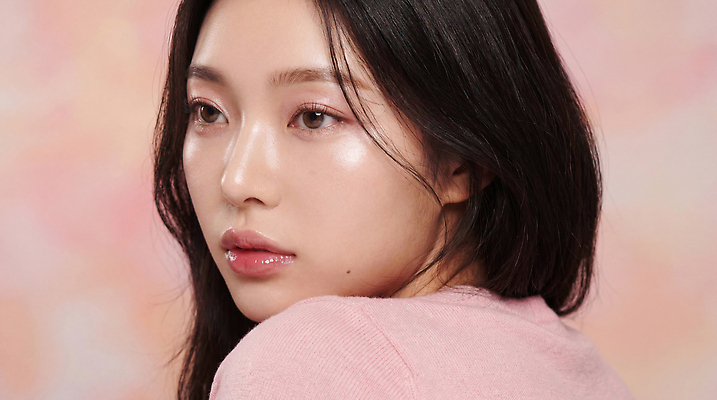 JPG 모델 편집이미지 시선 여자 패션 분홍색 포즈 스튜디오 표정 뷰티 촬영 뷰티풀 의료성형뷰티 편집실사 AI인물포토 AI콘텐츠 컬러 사람 CG 파일형식 AI포토