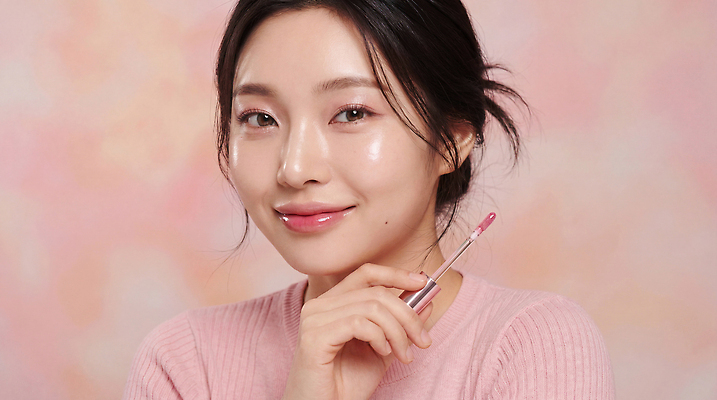 JPG 모델 편집이미지 여자 얼굴 분홍색 포즈 미소 화장 뷰티 촬영 화장품 립스틱 피부 의료성형뷰티 스타일 편집실사 AI인물포토 AI콘텐츠 컬러 표정 사람 신체부위 CG 파일형식 AI포토