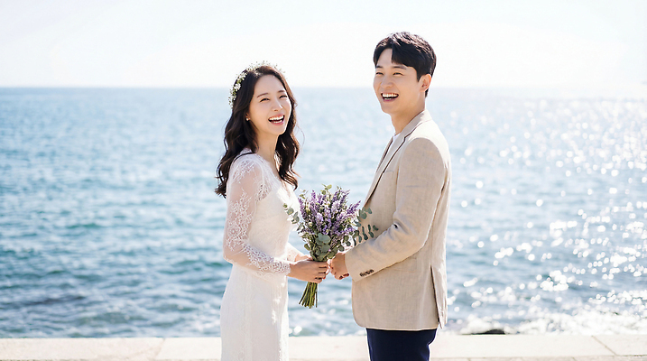 JPG 편집이미지 커플 여자 남자 바다 꽃다발 부케 웨딩드레스 신랑 결혼식 사랑 웃음 턱시도 해변 손잡기 신랑신부 의료성형뷰티 셀프웨딩 편집실사 AI인물포토 AI콘텐츠 드레스 꽃 감정 신부_웨딩 결혼 관계 모션 표정 사람 정장 CG 파일형식 웨딩촬영 AI포토