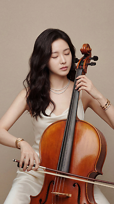 JPG 편집이미지 손 여자 예술 악기 음악 연주 실내 소리 연주자 집중 첼로 의료성형뷰티 편집실사 AI인물포토 AI콘텐츠 컨셉 문화예술 사람 내부 신체부위 음악가 CG 파일형식 찰현악기 AI포토