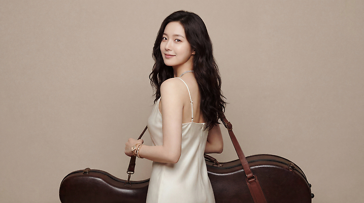 JPG 편집이미지 긴머리 여자 악기 음악 사람 연주자 기타 어깨 첼로 의료성형뷰티 편집실사 AI인물포토 AI콘텐츠 헤어스타일 현악기 문화예술 신체부위 음악가 CG 파일형식 찰현악기 AI포토