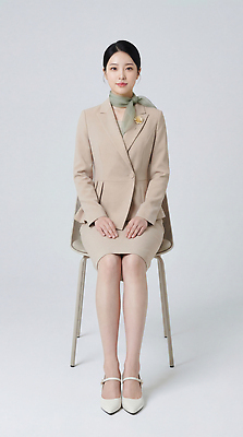 JPG 편집이미지 직업 여자 포즈 의자 비즈니스 직장 정장 비즈니스우먼 모던 의료성형뷰티 편집실사 AI인물포토 AI콘텐츠 옷 가구 회사 사람 직장인 CG 파일형식 AI포토