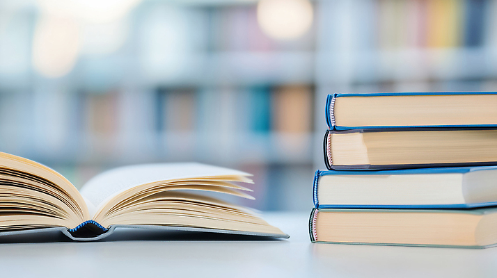 JPG 편집이미지 행복 책 학습 독서 교양 정보 도서관 집중 책상 문서 페이지 편집실사 AI컴퓨터그래픽 AI콘텐츠 교육 감정 가구 컨셉 CG 파일형식