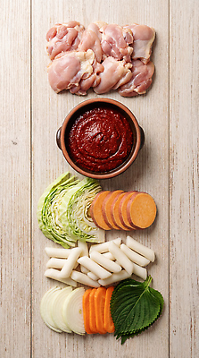 JPG 편집이미지 한식 음식 채소 식재료 재료 떡 요리 닭고기 당근 고추장 무 배추 준비 닭갈비 편집실사 AI포토 AI콘텐츠 뿌리채소 육류 양념 CG 닭고기요리 파일형식