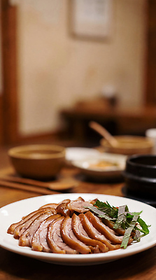 JPG 편집이미지 접시 한식 음식 식탁 반찬 요리 식당 환대 맛 허브 안주 족발 공유 편집실사 AI포토 AI콘텐츠 식물 식기 컨셉 탁자 돼지고기 상점 CG 파일형식