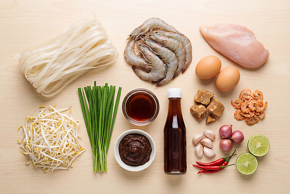 JPG 편집이미지 재료 고추 양파 새우 마늘 요리 계란 식사 닭고기 설탕 준비 콩나물 쪽파 쌀국수 팟타이 편집실사 AI포토 AI콘텐츠 채소 육류 갑각류 알 CG 국수 나물 파 베트남음식 태국음식 파일형식