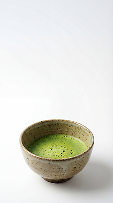 JPG 편집이미지 그릇 음료 백그라운드 초록색 갈색 일본 흰색 사기그릇 녹차 말차 편집실사 AI포토 AI콘텐츠 식기 아시아 컬러 차_음료 CG 파일형식