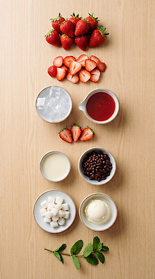 JPG 편집이미지 그릇 과일 재료 탁자 딸기 아이스크림 디저트 요리 컵 여름 얼음 설탕 팥 딸기빙수 편집실사 AI포토 AI콘텐츠 자연요소 식기 계절 음식 가구 CG 빙수 파일형식