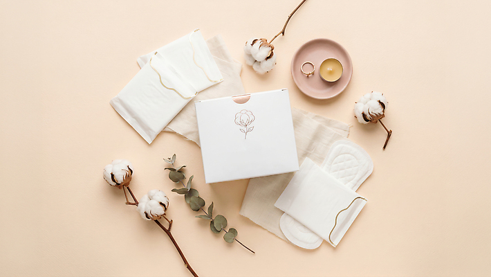 JPG 편집이미지 디자인 봉투 위생용품 편안함 패키지 생리대 면소재 편집실사 AI포토 AI콘텐츠 생활용품 감각 CG 여성용품 소재 파일형식