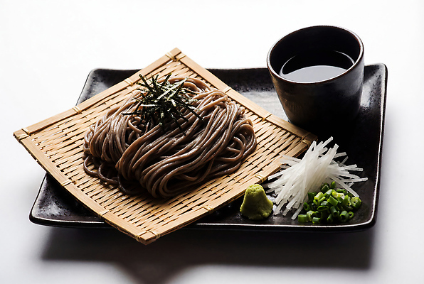 JPG 편집이미지 일본 식사 면류 무 메밀국수 고추냉이 국수 간장 일본음식 판모밀 편집실사 AI포토 AI콘텐츠 아시아 음식 뿌리채소 양념 CG 파일형식