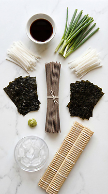 JPG 편집이미지 재료 요리 주방 얼음 식사 차가움 김 무 메밀국수 고추냉이 국수 준비 파 판모밀 편집실사 AI포토 AI콘텐츠 자연요소 음식 채소 뿌리채소 면류 양념 해조류 CG 파일형식