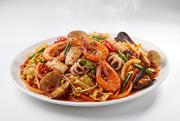 JPG 편집이미지 접시 한식 음식 채소 조개 새우 식사 맛 해산물 오징어 해물찜 편집실사 AI포토 AI콘텐츠 식기 컨셉 어패류 연체동물 갑각류 수중동물 CG 찜 파일형식