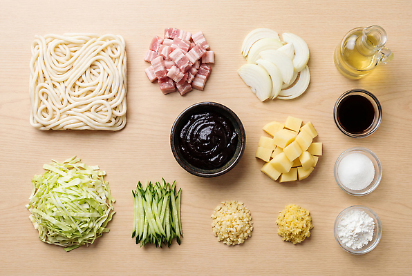 JPG 편집이미지 재료 양파 오이 감자 마늘 돼지고기 요리 주방 면류 짜장면 식용유 간장 생강 다진마늘 편집실사 AI포토 AI콘텐츠 음식 채소 육류 중식 양념 기름_음식 CG 파일형식