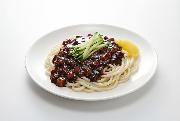 JPG 편집이미지 그릇 음식 오이 중식 식사 면류 양념 짜장면 국수 단무지 편집실사 AI포토 AI콘텐츠 식기 채소 CG 파일형식