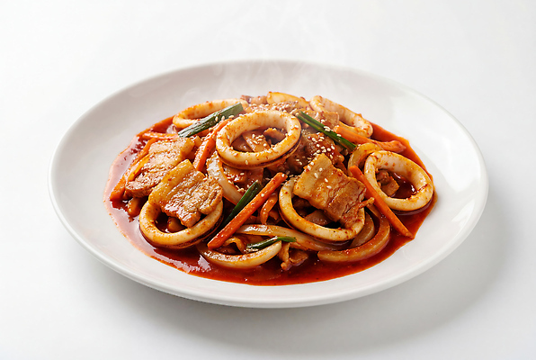 JPG 편집이미지 접시 한식 음식 채소 육류 돼지고기 양념 해산물 오징어 볶음 맛있는 오삼불고기 편집실사 AI포토 AI콘텐츠 식기 식재료 연체동물 수중동물 CG 불고기 파일형식