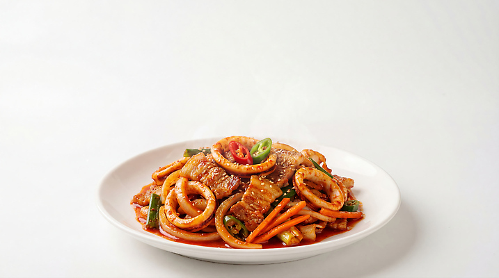 JPG 편집이미지 접시 한식 음식 채소 고추 양념 맛 해산물 오징어 오삼불고기 편집실사 AI포토 AI콘텐츠 식기 컨셉 연체동물 수중동물 CG 불고기 파일형식