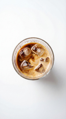 JPG 편집이미지 커피 음료 잔 여름 얼음 카페 차가움 카페라떼 편집실사 AI포토 AI콘텐츠 자연요소 식기 계절 상점 CG 라떼 파일형식