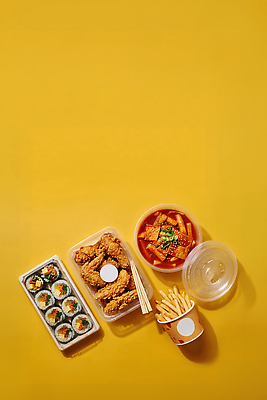 JPG 편집이미지 음식 탁자 디저트 한국 함께함 요리 튀김 감자튀김 떡볶이 분식 먹기 배송 롤 점심 편집실사 AI포토 AI콘텐츠 아시아 가구 컨셉 모션 감자 CG 파일형식