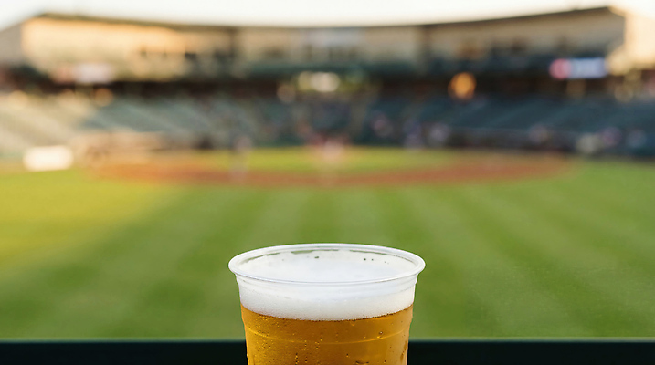 JPG 편집이미지 음료 스포츠 맥주 사람 잔디 컵 여름 축제 경기장 야구 군중 즐거움 관람 야구장 편집실사 AI컴퓨터그래픽 AI콘텐츠 식물 식기 계절 감정 스포츠시설 주류 구기 CG 파일형식