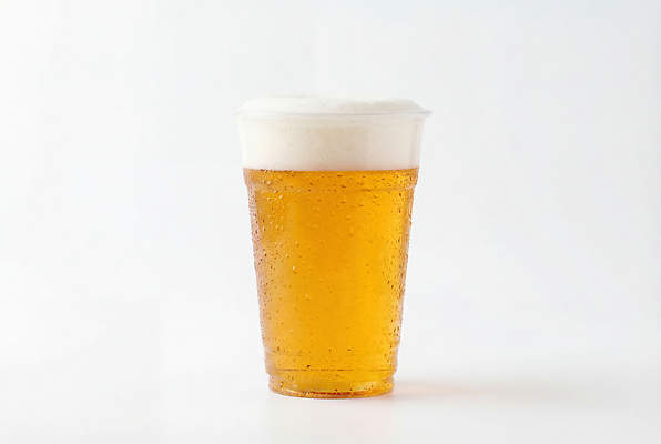 JPG 편집이미지 음료 탁자 잔 맥주 파티 맑음 식사 거품 모임 알코올 차가움 음주 맥주잔 편집실사 AI컴퓨터그래픽 AI콘텐츠 식기 가구 술잔 날씨 주류 이벤트 CG 파일형식