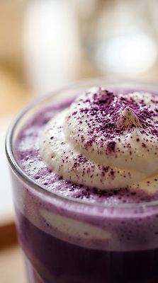 JPG 편집이미지 음료 디저트 컵 유행 보라색 카페 맛 가루 크림 편집실사 AI포토 AI콘텐츠 우베 우베라떼 식기 음식 컬러 컨셉 상점 CG 라떼 파일형식