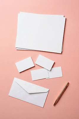 JPG 편집이미지 종이 비즈니스 탁자 편지봉투 필기구 펜 편지 편지지 문서 목업 편집실사 AI포토 AI콘텐츠 가구 문구용품 봉투 CG 파일형식