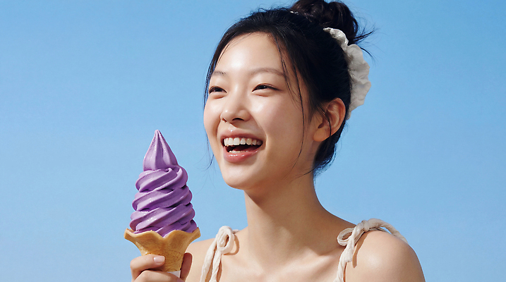 JPG 편집이미지 여자 아이스크림 디저트 웃음 사람 여름 머리띠 즐거움 소프트아이스크림 의료성형뷰티 편집실사 AI인물포토 AI콘텐츠 우베 계절 감정 음식 장신구 표정 CG 파일형식 AI포토