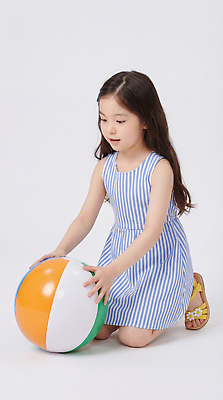 JPG 편집이미지 어린이 공 모션 놀이 실내 소녀 여름 귀여움 줄무늬 즐거움 공놀이 아동복 의료성형뷰티 편집실사 AI인물포토 AI콘텐츠 옷 계절 여자 감정 컨셉 무늬 사람 내부 CG 파일형식 AI포토