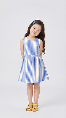 JPG 편집이미지 패션 어린이 포즈 모션 미소 소녀 여름 귀여움 줄무늬 머리핀 의료성형뷰티 스타일 편집실사 AI인물포토 AI콘텐츠 계절 여자 컨셉 무늬 장신구 표정 사람 CG 파일형식 AI포토