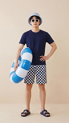 JPG 편집이미지 패션 남자 수영복 물놀이 휴가 물 여름 선글라스 체크무늬 튜브 의료성형뷰티 편집실사 AI인물포토 AI콘텐츠 자연요소 옷 계절 안경 무늬 놀이 사람 CG 파일형식 AI포토