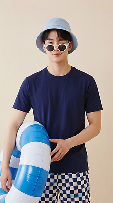 JPG 편집이미지 패션 남자 셔츠 모션 휴가 서기 여름 선글라스 수영 오브젝트 튜브 의료성형뷰티 편집실사 AI인물포토 AI콘텐츠 계절 안경 상의 사람 수상스포츠 CG 파일형식 AI포토