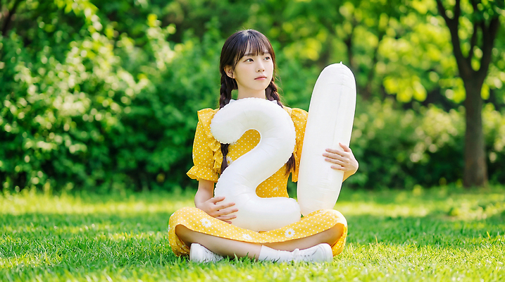 JPG 나무 편집이미지 원피스 공원 여자 행복 자연 기념 앉기 여름 숫자 생일 즐거움 의료성형뷰티 편집실사 AI인물포토 AI콘텐츠 식물 문자 옷 계절 공공시설 기념일 감정 모션 사람 CG 생태계 파일형식 AI포토