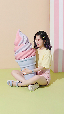 JPG 편집이미지 옷 여자 아이스크림 웃음 앉기 여름 모형 사진촬영 촬영 시원함 즐거움 의료성형뷰티 편집실사 AI인물포토 AI콘텐츠 계절 감정 모션 디저트 표정 사람 CG 파일형식 AI포토