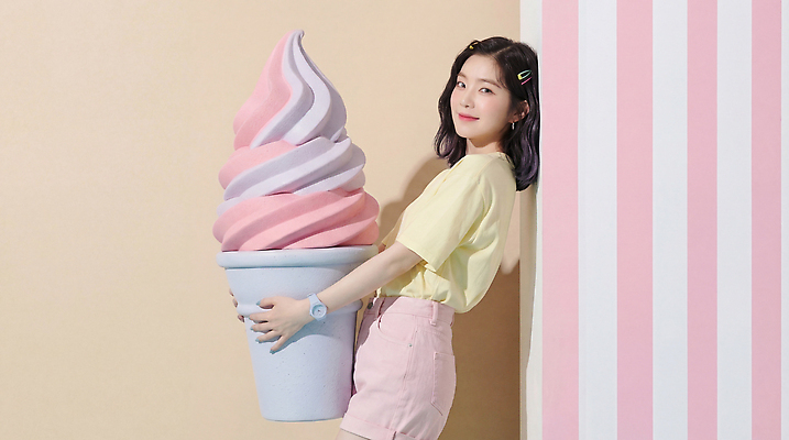 JPG 편집이미지 여자 벽 모션 아이스크림 대화 풍경 여름 즐거움 오브젝트 장면 대형 아이스크림가게 의료성형뷰티 편집실사 AI인물포토 AI콘텐츠 계절 감정 디저트 말하기 사람 CG 아이스크림장사 파일형식 AI포토