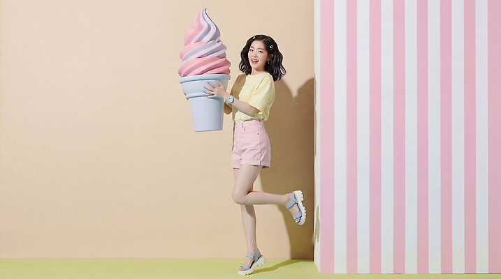 JPG 편집이미지 여자 패션 어린이 포즈 아이스크림 디저트 웃음 여름 줄무늬 즐거움 밝은색 의료성형뷰티 편집실사 AI인물포토 AI콘텐츠 계절 감정 음식 무늬 표정 사람 CG 파일형식 AI포토