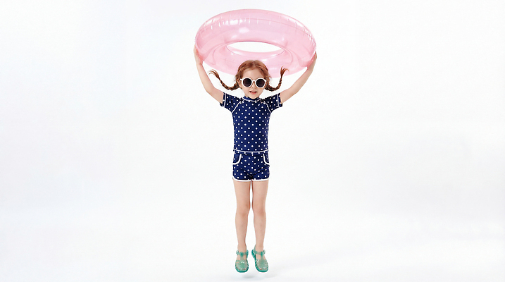 JPG 편집이미지 수영복 어린이 놀이 소녀 여름 선글라스 준비 튜브 의료성형뷰티 편집실사 AI인물포토 AI콘텐츠 옷 계절 여자 안경 사람 CG 파일형식 AI포토