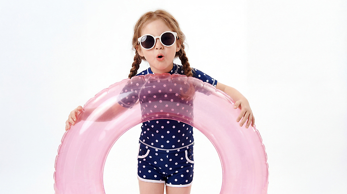 JPG 편집이미지 수영복 어린이 소녀 여름 선글라스 즐거움 튜브 의료성형뷰티 편집실사 AI인물포토 AI콘텐츠 옷 계절 여자 감정 안경 사람 CG 파일형식 AI포토