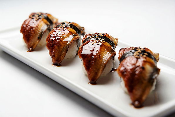 JPG 편집이미지 접시 음식 재료 식당 식사 초밥 맛 장어 해산물 장어초밥 일본음식 편집실사 AI포토 AI콘텐츠 식기 컨셉 어류 상점 CG 파일형식