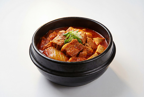 JPG 편집이미지 전통 음식 재료 한국 육류 뜨거움 찌개 뚝배기 매움 국물 돌솥 김치찜 돼지고기김치찌개 편집실사 AI포토 AI콘텐츠 아시아 식재료 맛 CG 찜 김치찌개 파일형식