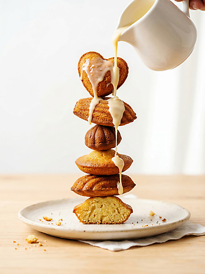 JPG 편집이미지 접시 음식 디저트 컵 케이크 달콤 제빵 홈메이드 의료성형뷰티 마들렌 구움과자 편집실사 AI인물포토 AI콘텐츠 식기 제과제빵 맛 CG 만들기 파일형식 AI포토