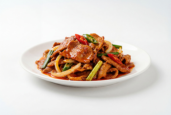 JPG 편집이미지 접시 한식 음식 채소 고추 식탁 한국 육류 요리 맛 준비 볶음 대파 돼지불고기 편집실사 AI포토 AI콘텐츠 식기 아시아 컨셉 식재료 탁자 CG 파 불고기 파일형식