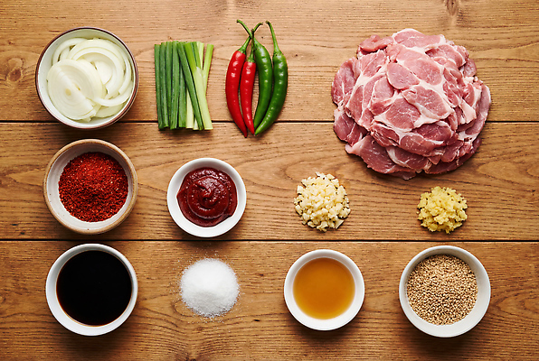 JPG 편집이미지 채소 고추 양파 마늘 육류 요리 양념 식용유 설탕 준비 간장 생강 대파 고춧가루 참깨 돼지불고기 편집실사 AI포토 AI콘텐츠 식재료 기름_음식 가루 CG 깨 파 불고기 파일형식